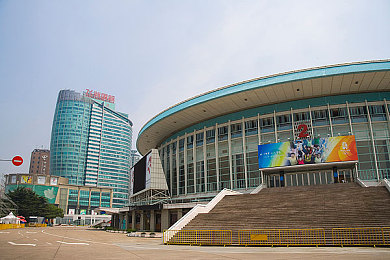 国产中文av：揭秘国产影视新贵：探索中文AV的独特魅力与时代价值-2