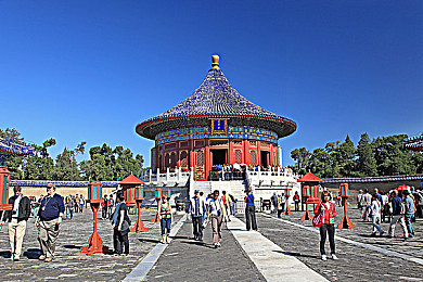 老师穿白丝被啪到高潮游戏：白丝魅影，高潮挑战：探秘另类游戏新境界-1