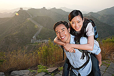 做爰邻居寂寞少妇：“社区风波：寂寞少妇邻里情变引热议，道德冲突暴露社区和谐困境”