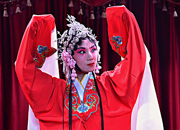 夜里十大黄：夜幕下的暗影：揭秘十大涉黄游戏，守护青少年身心健康-1
