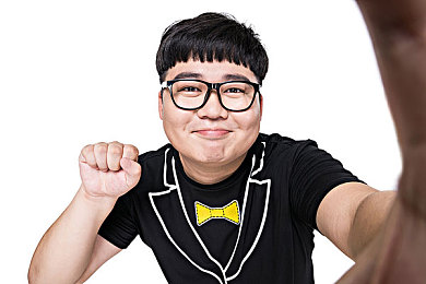 91黑料 吃瓜：网络狂欢背后的真相：揭秘舆论场的双刃剑效应-2