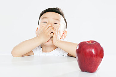 丰满少妇与子厨房伦：厨房魔法师：温馨时光里的爱与智慧绽放
