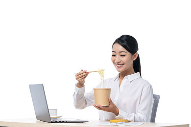 青草网：绿色游戏乐园，轻松畅游梦幻世界