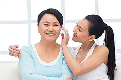 年轻 娇小 亚洲人 青少年：青春校园游戏热映：亚洲风校园生活，激发青少年共鸣，探索青春奥秘