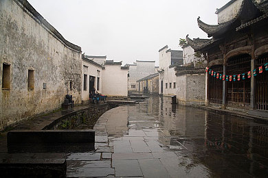 搓澡工Gay2022coom：网络边缘者发声：搓澡工勇敢揭露社会不公，引发关注与反思