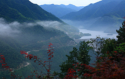 子代父职耕母田：耕土传家，智慧永恒——千年农耕文化的现代传承之旅