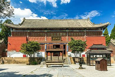 圈里人都知道热巴和黄磊：迪丽热巴黄磊双星闪耀，才华与人气共绘娱乐圈新篇章