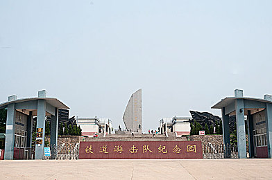 帅小伙被农民工狂c：温情互动：帅气小伙助力农民工，社会正能量温暖人心-3