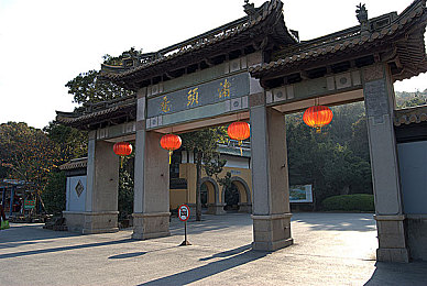 美国一边上面膜一边下面可以用吗：面膜双效攻略：解锁游戏生存新技能，挑战极限乐趣无限-4