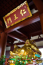 男生操女生游戏：惊悚宫廷秘境，互动解谜新体验，揭秘沉浸式游戏魅力-3