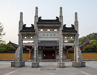 黑巨茎大战欧美白妞：力量对决智慧，传奇对决再续篇章-2