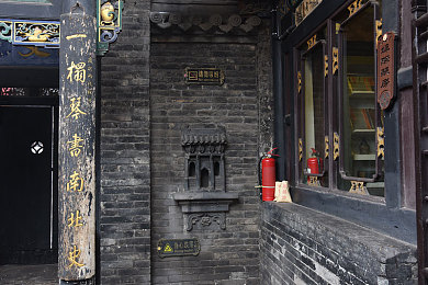 打扑克又叫又疼视频免费下载安：扑克游戏激情四溢：揭秘“打扑克又哭又笑”视频的魅力与下载-2