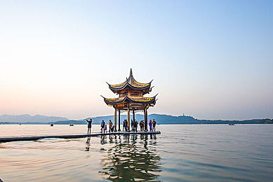 黄色软件3.0日逼大全：探索视听盛宴，尽享智能推荐，全新娱乐体验平台一网打尽-2