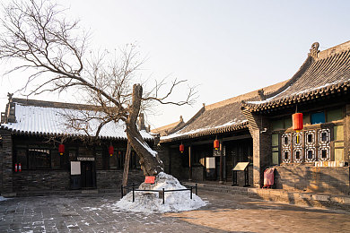 班长摘下奶罩 让我爽了小说：惊悚校园禁忌恋：心灵探险之旅