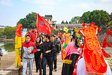 小牙签搅大缸妈妈：坚韧母爱，智慧家庭，共度难关之旅-2