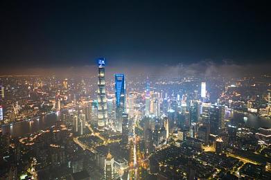 梦莹和刘老头之间的故事背景：奇幻之旅，探寻梦莹血脉之谜，师徒情深共闯幻境江湖