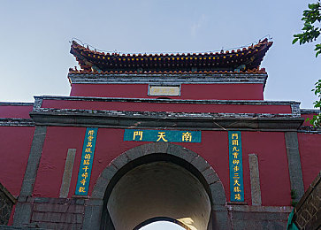 亚洲国产一卡二卡：智行天下，一卡多能生活传奇-2