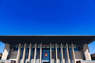 边上楼梯边顶一下：“楼层间的健身狂欢，全民乐享健康生活之旅”-2