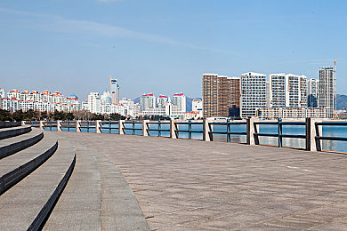 99热热热热：夏日街头热情似火，＂99热热热热＂现象诠释城市活力与生活态度-2