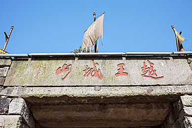 国精一二二产品无人区视频：穿越虚拟荒野，尽享国精探险盛宴-3