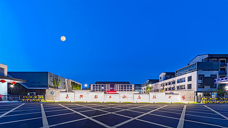 男刑警队长裸体被调教小说：网络争议：敏感小说引发道德反思，网络文学规范何去何从？-2
