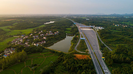 又又酱洛丽塔游泳馆跟随讲什么：复古洛丽塔风潮，时尚泳界新地标-2