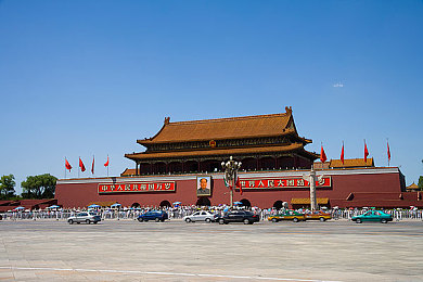 日本一卡二卡在线：畅游虚拟世界，尽在一卡二卡新纪元！
