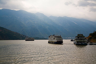 六月丁香婷婷综合：梦幻花园浪漫之旅：夏日花海，园艺乐趣无限体验-4