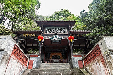 和按摩师做了一晚上高潮：深夜按摩奇遇，揭秘行业边界之谜-2