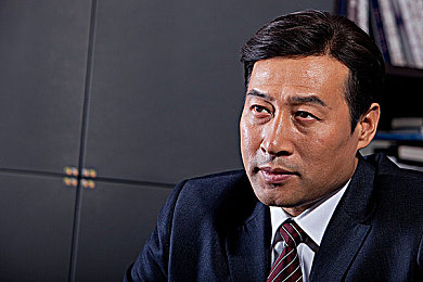 韩国演艺圈：璀璨星光下的争议漩涡：揭秘韩国演艺圈的身心压力与网络暴力挑战-4
