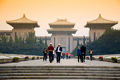 中文国产av：探寻国产影视黄金时代：揭秘激情燃烧的中文AV崛起与启示-3