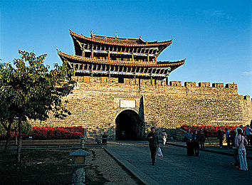 张柏芝吃鸡图片原图高清壁纸：“明星美食瞬间引热议，张柏芝温馨吃相成网友热议焦点”-4