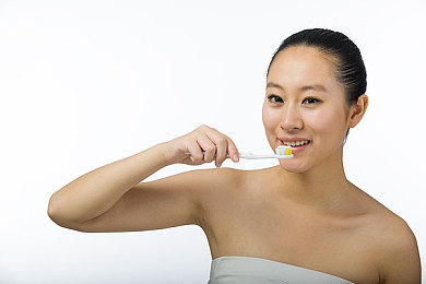 女生不穿衣服软件：时尚争议下的自由与公德：软件风波折射社会价值观反思-4