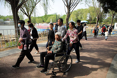 三上悠亚封面：日本女神三上悠亚：封面辉煌历程，多面魅力惊艳世人-4