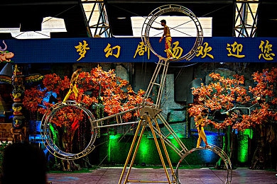 黑人双人RAPPER的组合：音乐传奇，双R节奏挑战：穿越时空的嘻哈盛宴