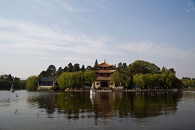 99精品99：游戏市场新风向：深度解析如何从千款游戏中脱颖而出-4