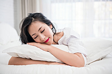 琳流眼泪翻白眼咬铁球图片：泪凝英雄志，铁球铸辉煌：游戏瞬间见证坚韧传奇-3